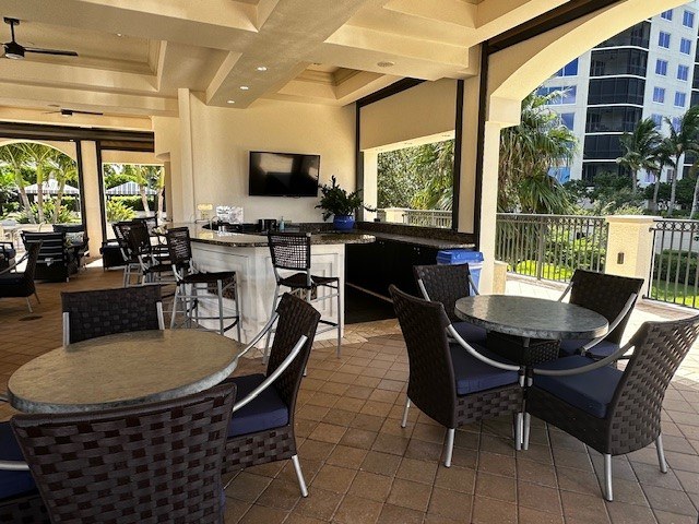 Florencia covered outdoor seating